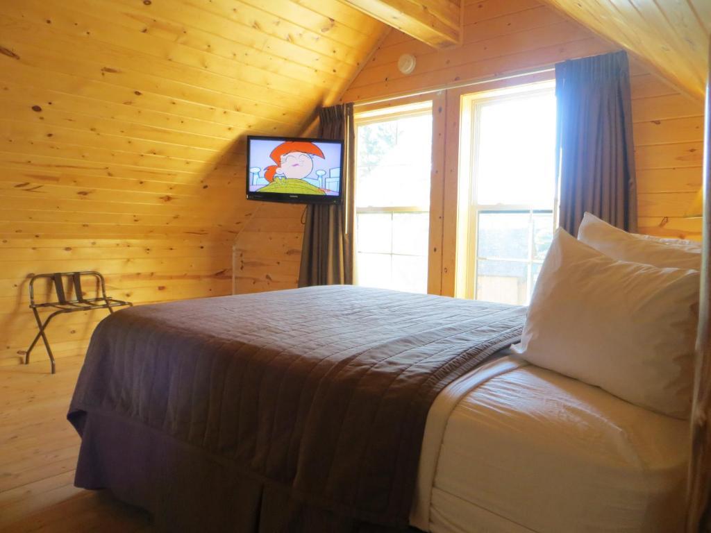 Cabins Of Mackinac & Lodge Маккино Сити Номер фото