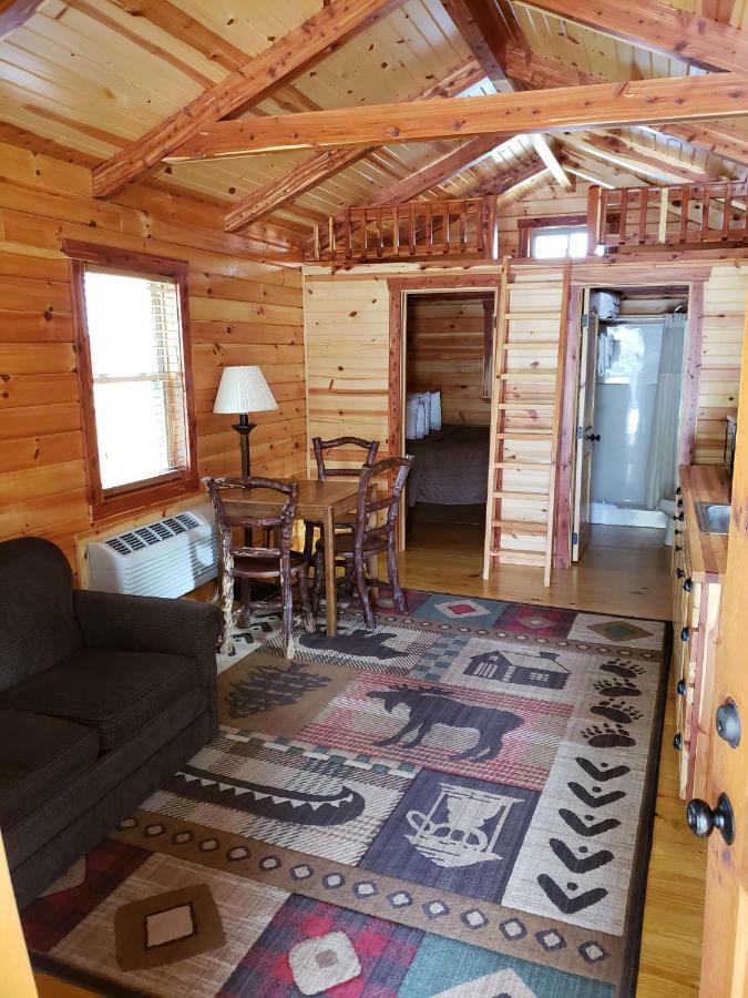 Cabins Of Mackinac & Lodge Маккино Сити Экстерьер фото